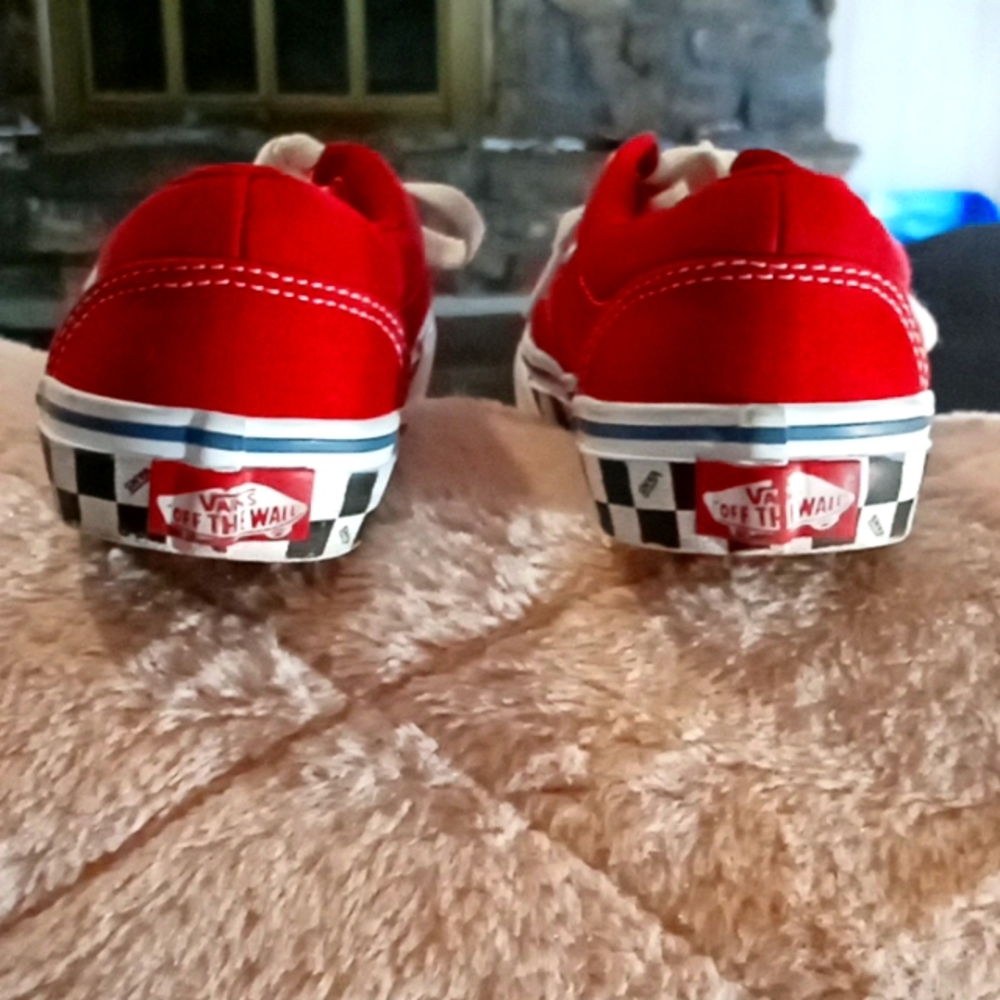 RED VAN'S - Picture 2 of 5
